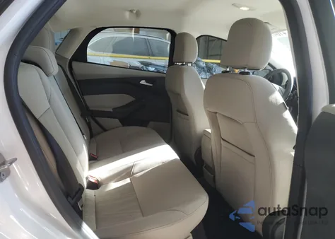 2015 Ford Focus Se z USA, uszkodzony, nr VIN 1FADP3F22FL267712